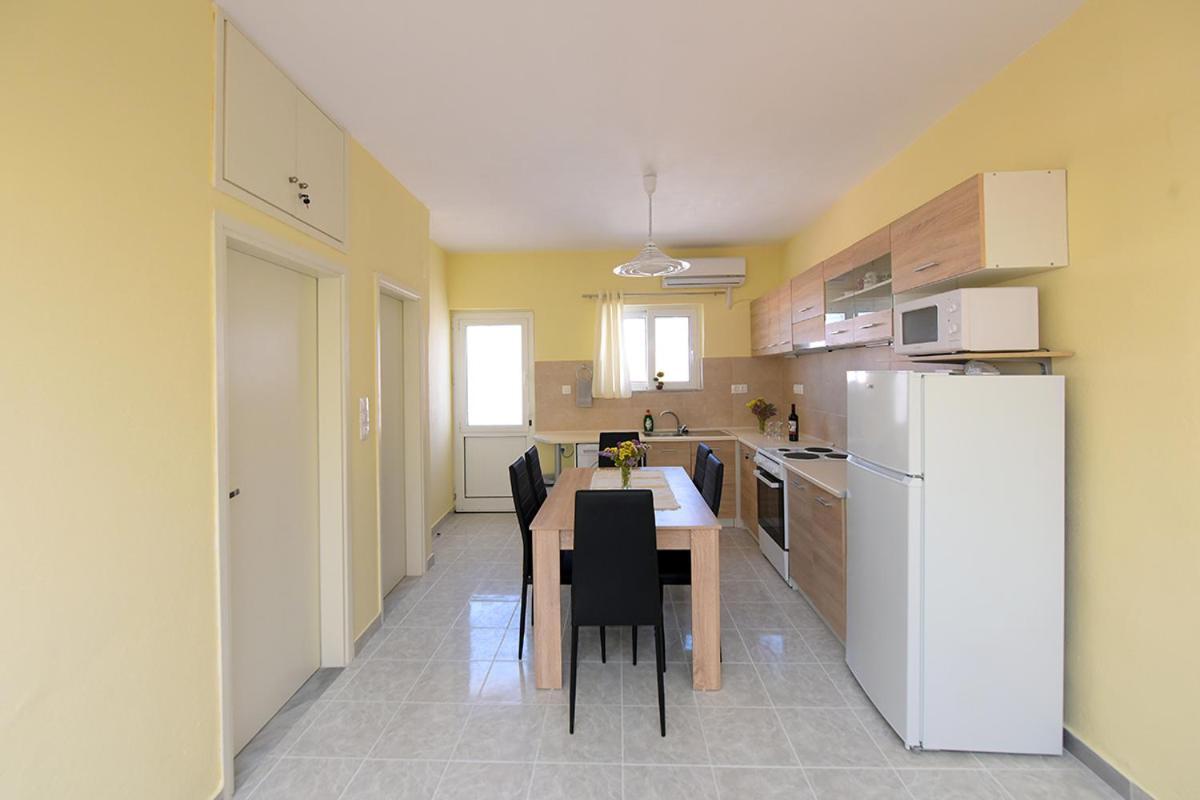 Happy Days Home Apartment Und Studio/Penthouse Ialisos Exterior foto