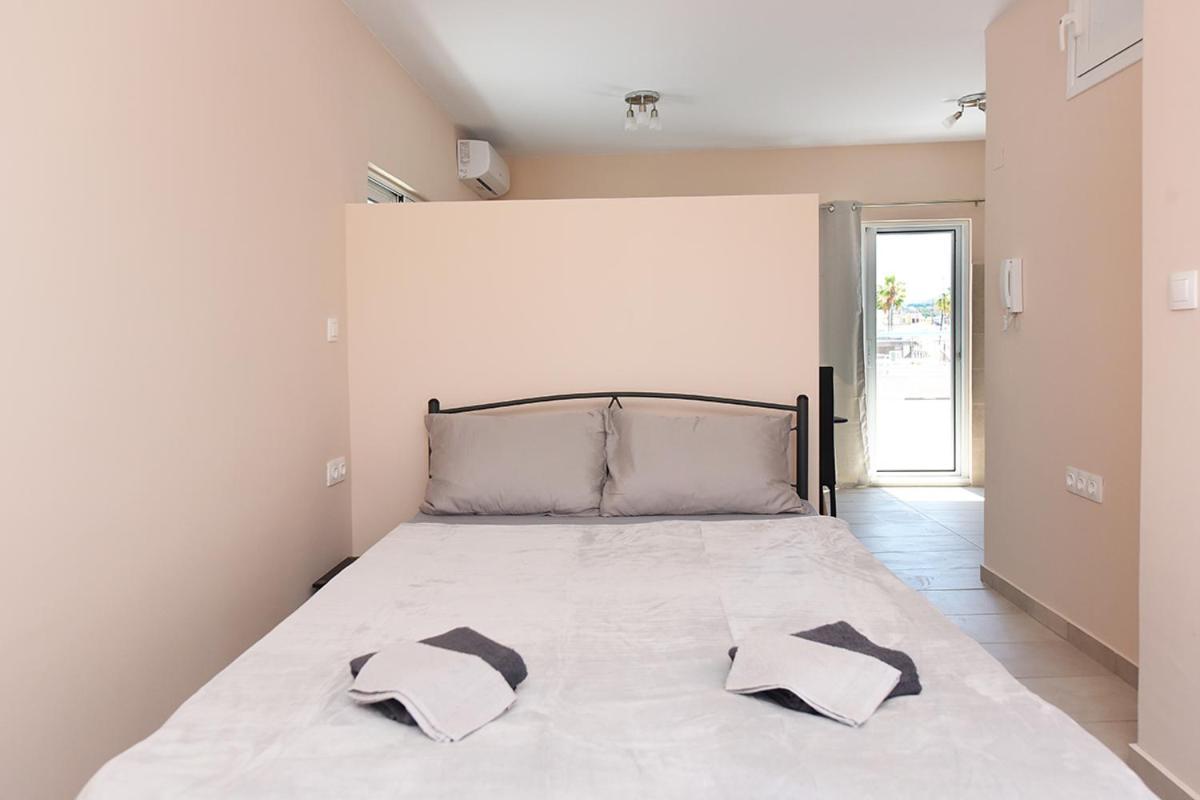 Happy Days Home Apartment Und Studio/Penthouse Ialisos Exterior foto