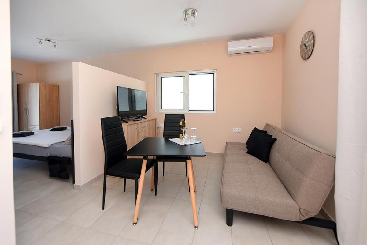 Happy Days Home Apartment Und Studio/Penthouse Ialisos Exterior foto
