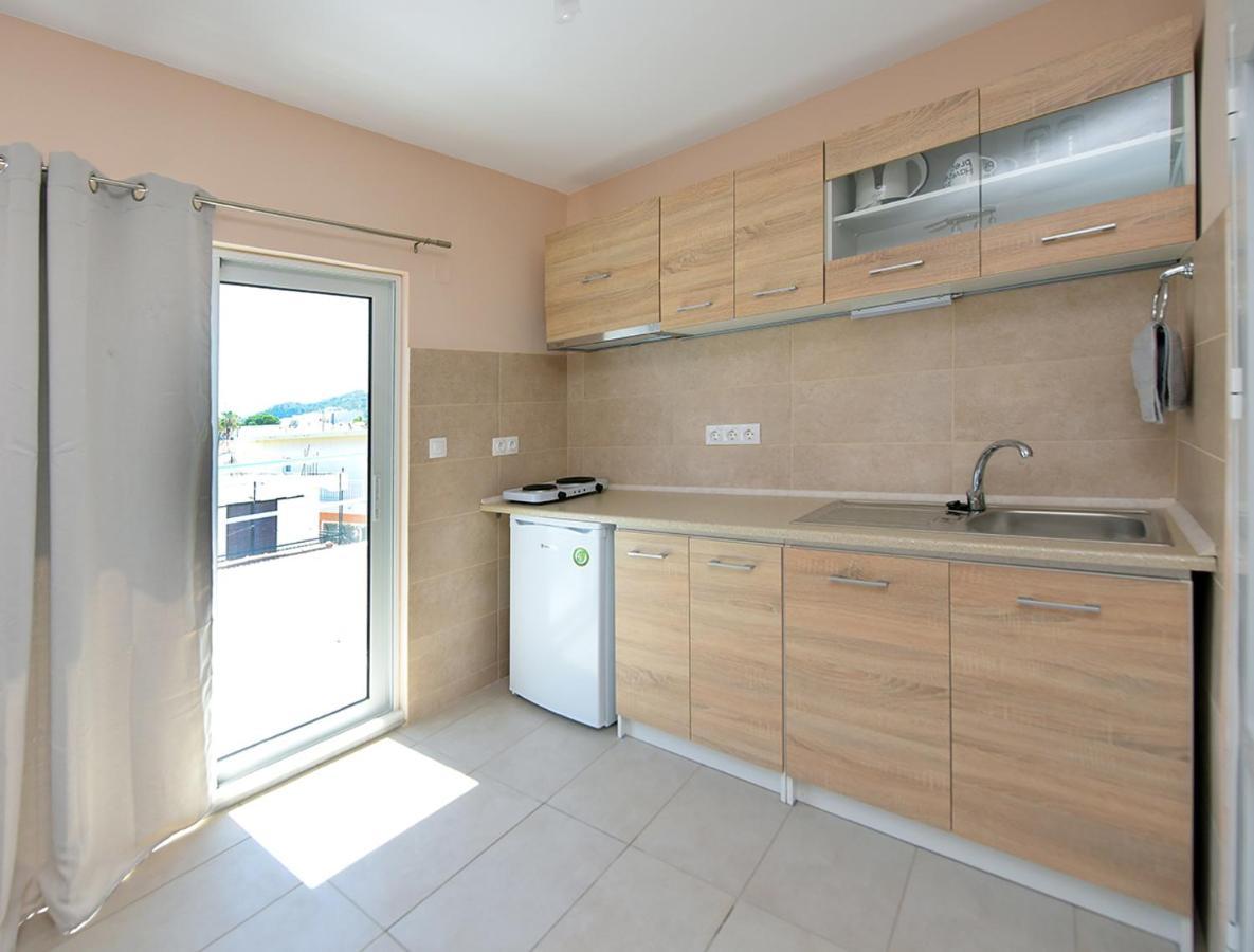 Happy Days Home Apartment Und Studio/Penthouse Ialisos Exterior foto