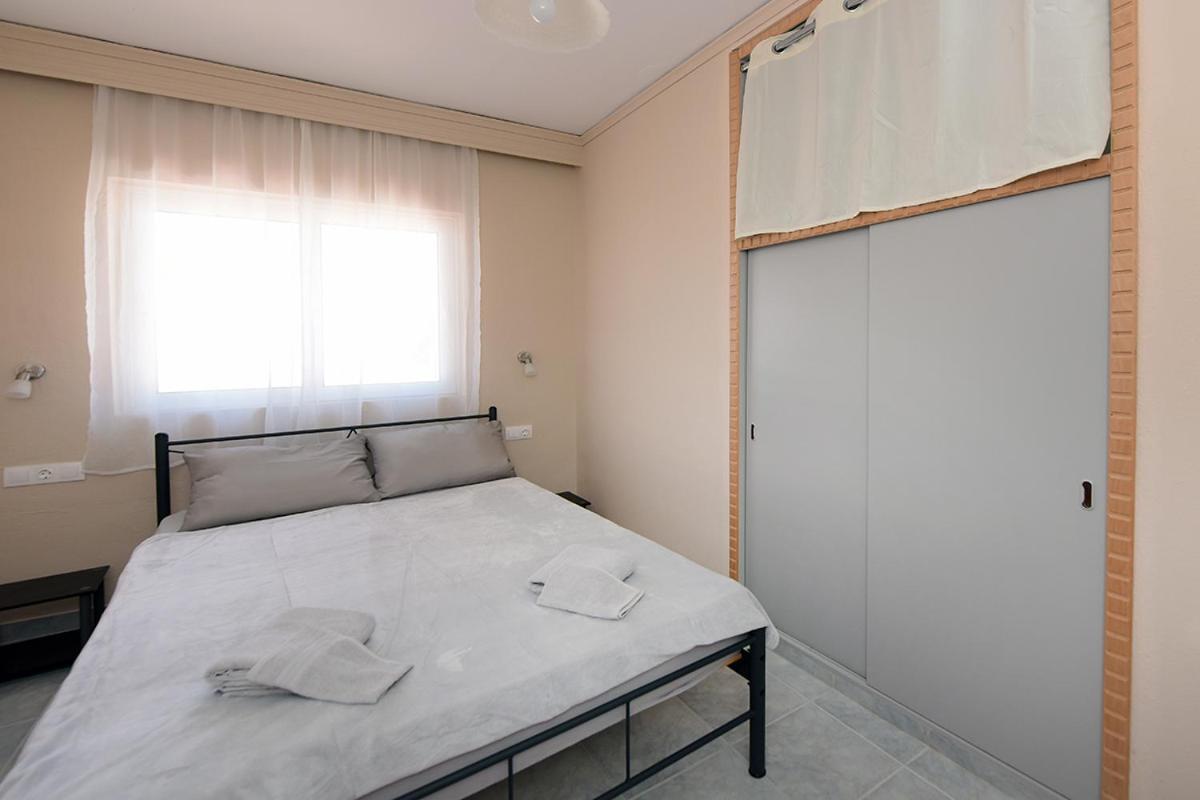 Happy Days Home Apartment Und Studio/Penthouse Ialisos Exterior foto