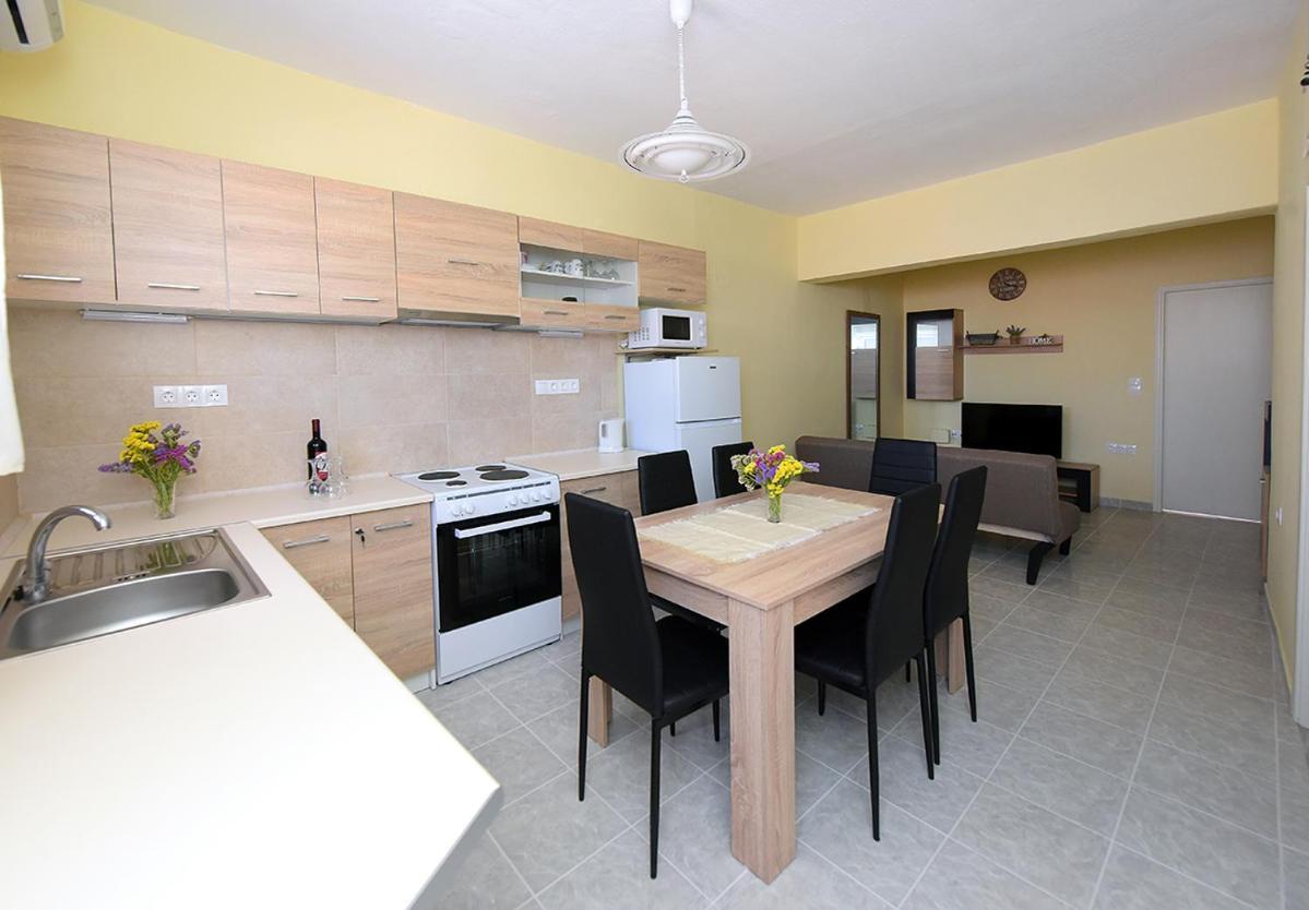 Happy Days Home Apartment Und Studio/Penthouse Ialisos Exterior foto